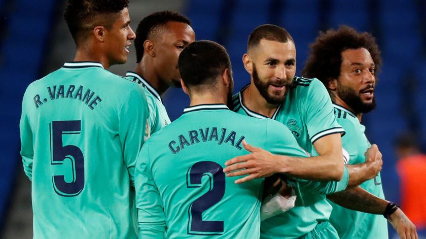 Benzema marca à Real Sociedad e dá vitória ao Real Madrid. Foto: Juan Herrero/EPA Benzema marca à Real Sociedad e dá vitória ao Real Madrid. Foto: Juan Herrero/EPA
