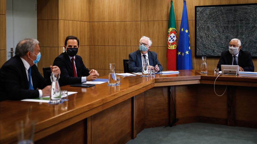 O priemiroministro reunido com reunião com os presidentes das câmaras de Loures, Odivelas, Sintra, Amadora e presidente da Área Metropolitana de Lisboa. Foto: Rodrigo Antunes/Lusa