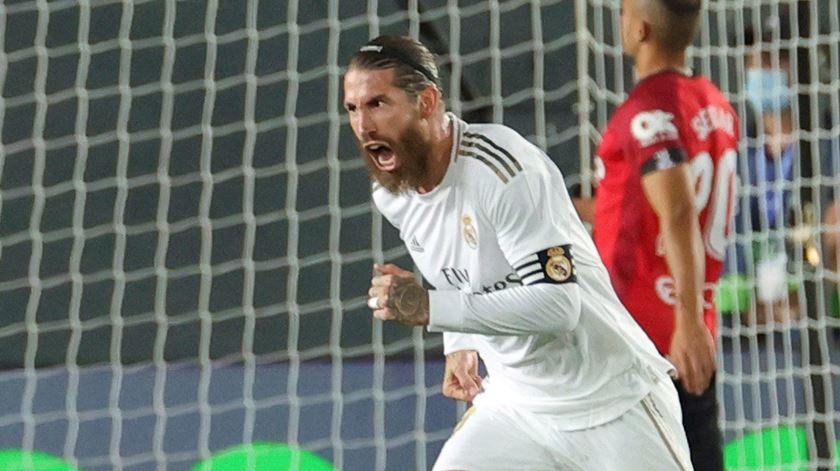 Sergio Ramos voltou a marcar de grande penalidade. Foto: Juanjo Martin/EPA