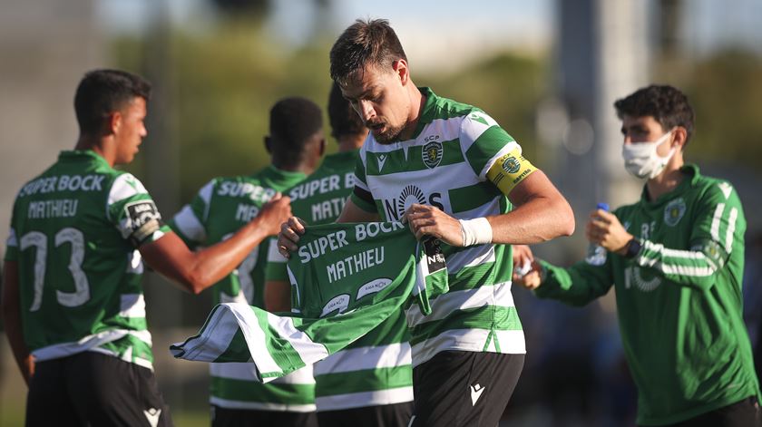 Coates marcou e dedicou o golo a Mathieu.  Foto: José Sena Goulão/Lusa