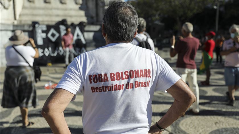 Manifestação contra Bolsonaro em Lisboa. Foto: Miguel A. Lopes/EPA