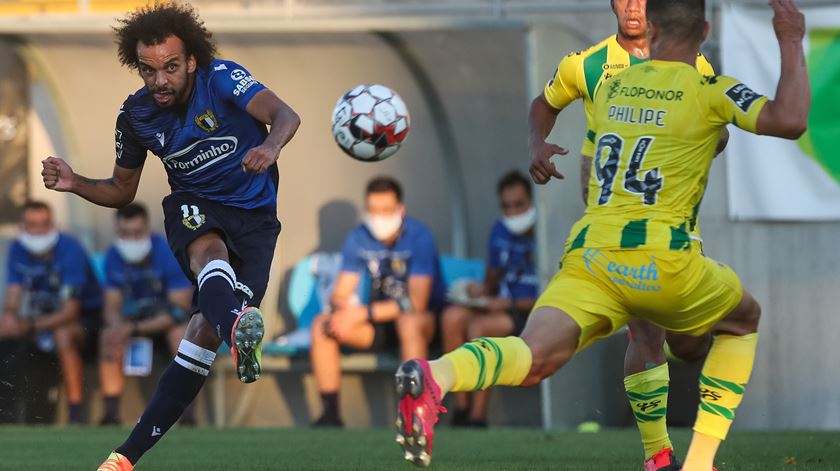 Fábio Martins, do Famalicão, marca ao Tondela. Foto: Paulo Novais/Lusa Fábio Martins, do Famalicão, marca ao Tondela. Foto: Paulo Novais/Lusa