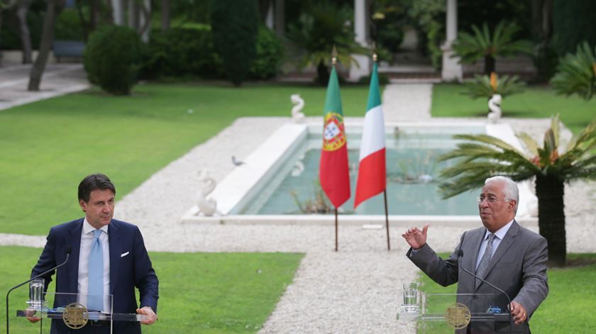 Giuseppe Conte e António Costa reuniram-se. Foto: Tiago Petinga/EPA Giuseppe Conte e António Costa reuniram-se. Foto: Tiago Petinga/EPA