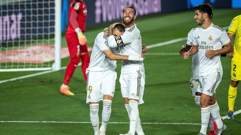 Benzema e Sérgio Ramos, Real Madrid. Foto: Rodrigo Jimenez/EPA Benzema e Sérgio Ramos, Real Madrid. Foto: Rodrigo Jimenez/EPA