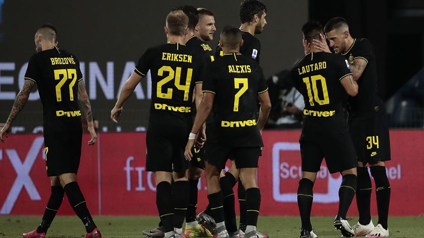 Inter goleia SPAL. Foto: Elisabetta Baracchi/EPA