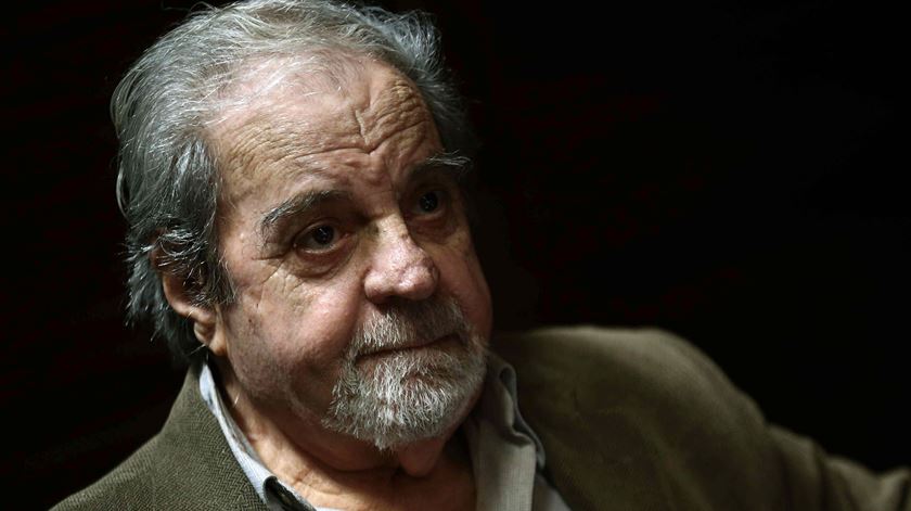 Juan Marsé, escritor espanhol, morreu aos 87 anos. Foto: Toni Albir/EPA Juan Marsé, escritor espanhol, morreu aos 87 anos. Foto: Toni Albir/EPA