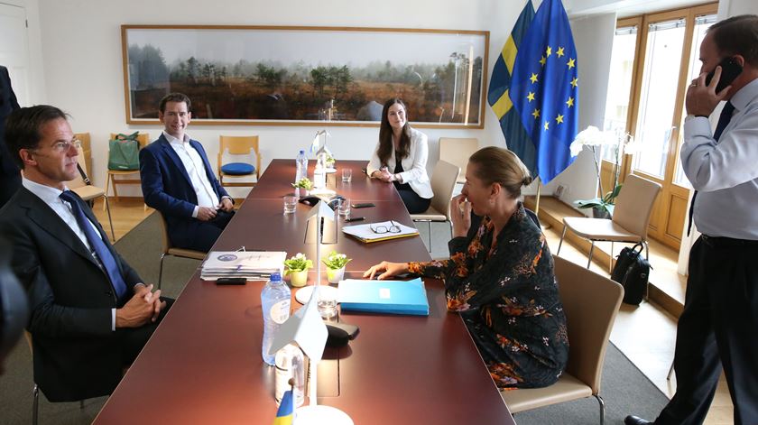 O grupo de países "frugais": Mark Rutte (Holanda), Sebastian Kurz (Áustria), Sanna Marin (Finlândia), Stefan Lofven (Suécia) e Mette Frederiksen (Dinamarca). Foto: François Walschaerts/EPA