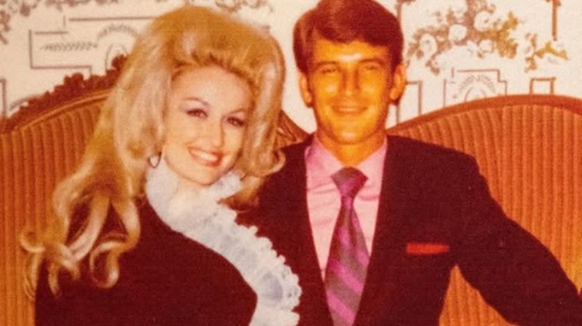 Morreu o marido de Dolly Parton. Carl Dean tinha 82 anos e foi casado com a cantora durante mais de seis décadas. Foto: Instagram Dolly Parton