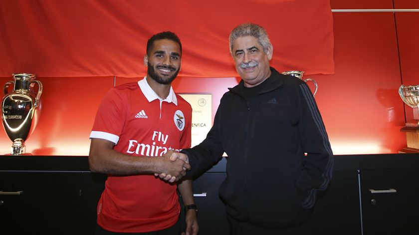 Douglas fora dos eleitos de Rui Vitória. Foto: SL Benfica