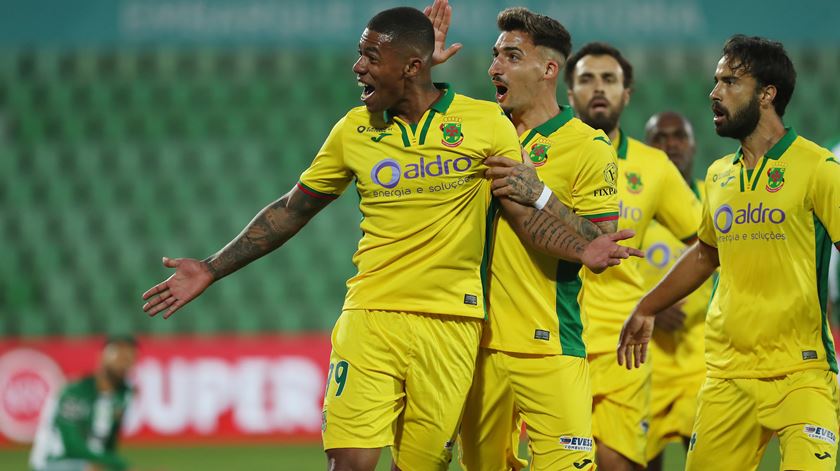 Douglas Tanque candidata-se a melhor marcador da história do Paços de Ferreira