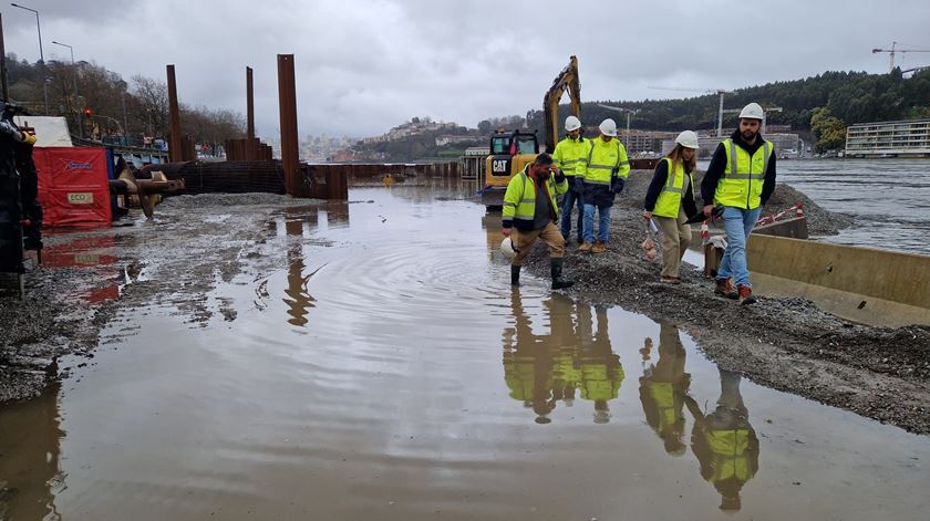 Obras da nova ponte sobre o Douro afetadas pelas tempestades. Foto: DR Obras da nova ponte sobre o Douro afetadas pelas tempestades. Foto: DR