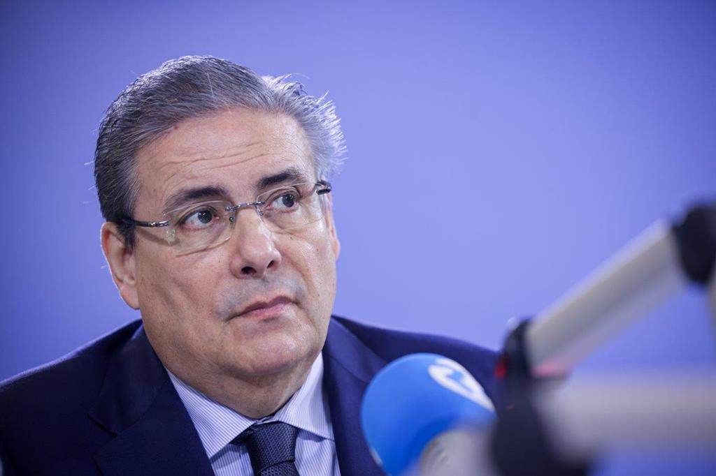 Abreu Amorim concorda com "sanções" a deputados no Parlamento