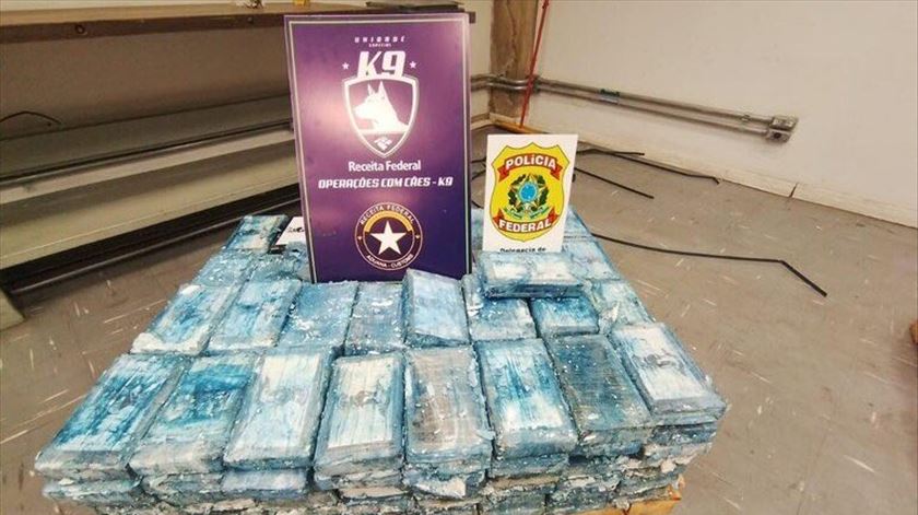 Polícia Federal do Brasil apreende 1,2 toneladas de cocaína com destino a Lisboa e Madrid
