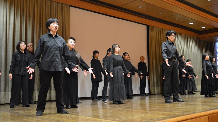 A cerimónia de inauguração terminou com uma encenação da Tokyo Opera Association. Foto: UCP