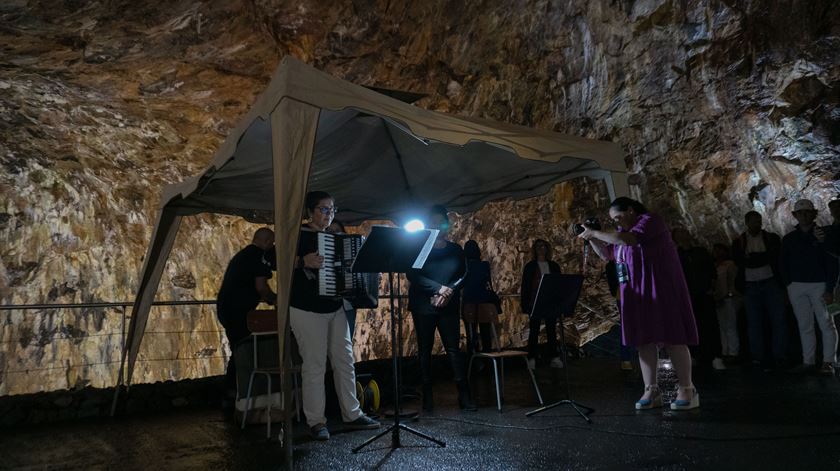 Astronautas fecharam-se na Gruta do Natal para simular a Lua, mas dali saiu música e poesia