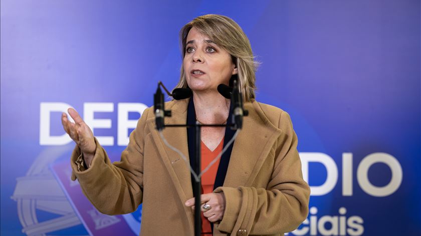 Catarina Martins assume "resultado muito abaixo do esperado" e vai apoiar Seguro