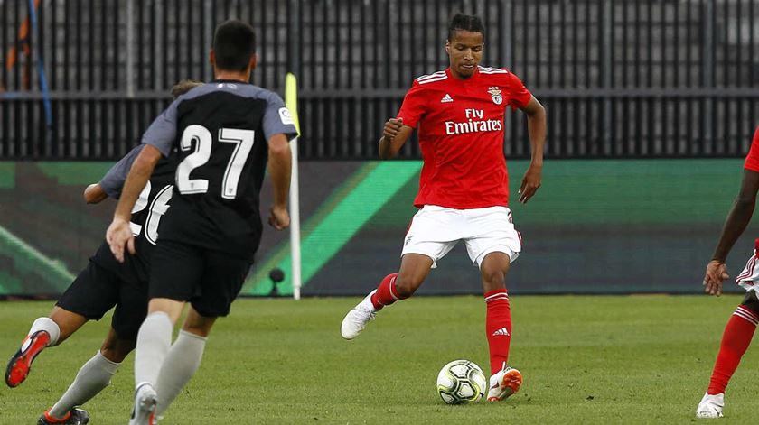 Ebuehi não chegou a estrear-se em jogos oficiais pela equipa principal do Benfica Foto: SL Benfica