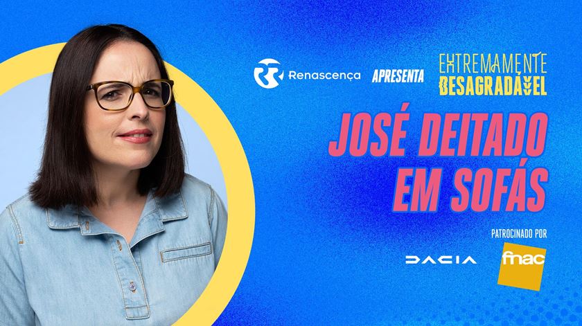 José Deitado em Sofás