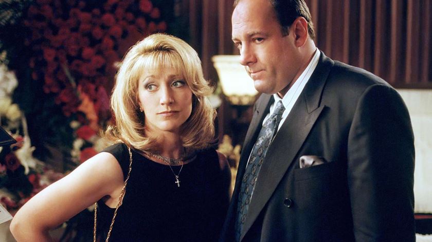 Edie Falco (a Carmela Soprano, n'Os Sopranos) e Ed Westwick (Gossip Girl) anunciados no Tribeca Festival Lisboa. Foto: DR Edie Falco (a Carmela Soprano, n'Os Sopranos) e Ed Westwick (Gossip Girl) anunciados no Tribeca Festival Lisboa. Foto: DR