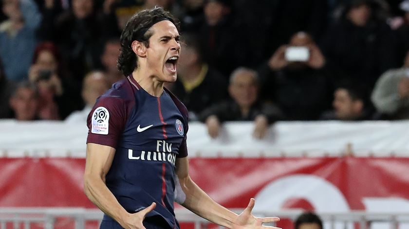 Cavani terminou contrato com o PSG e está livre para assinar pelo Benfica Foto: Sebastien Nogier/EPA