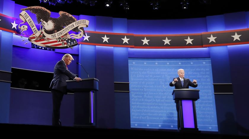 Um debate “calmo”. Trump diz que é o Presidente "menos racista" desde Lincoln, Biden alerta para “inverno escuro” devido à pandemia