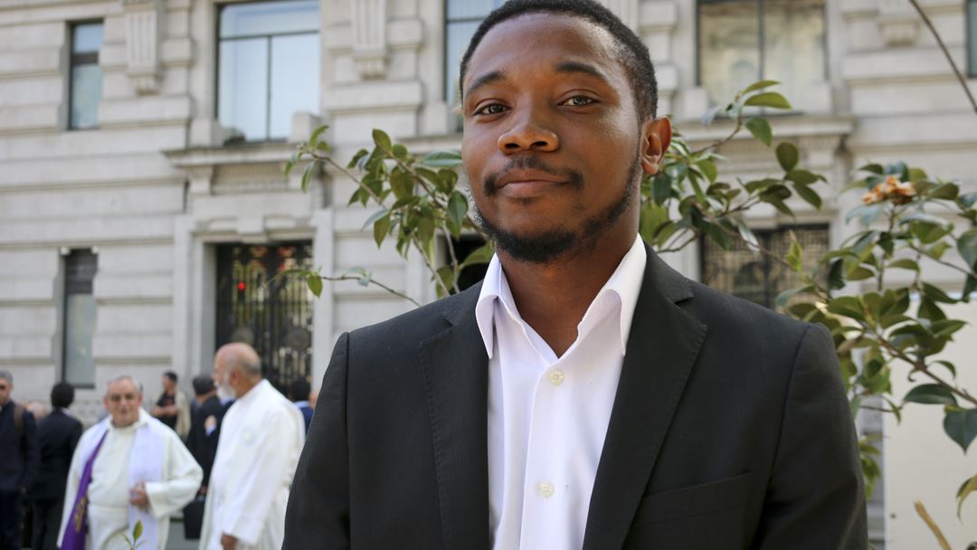 Elie é natural de São Tomé e Príncipe, mas está a estudar no seminário de Lisboa. Foto: Marília Freitas/RR