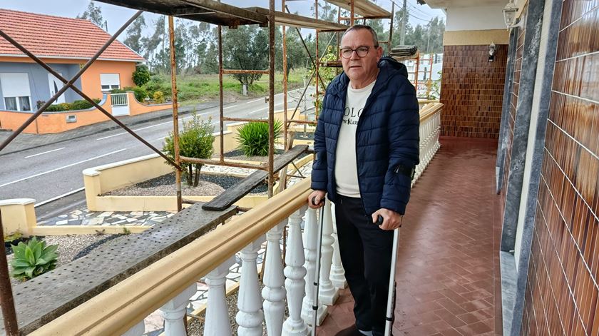 Em Leiria desespera-se por um pedreiro. “Se tivesse quem me comprasse a casa, ia para outro lugar” Em Leiria desespera-se por um pedreiro. “Se tivesse quem me comprasse a casa, ia para outro lugar”