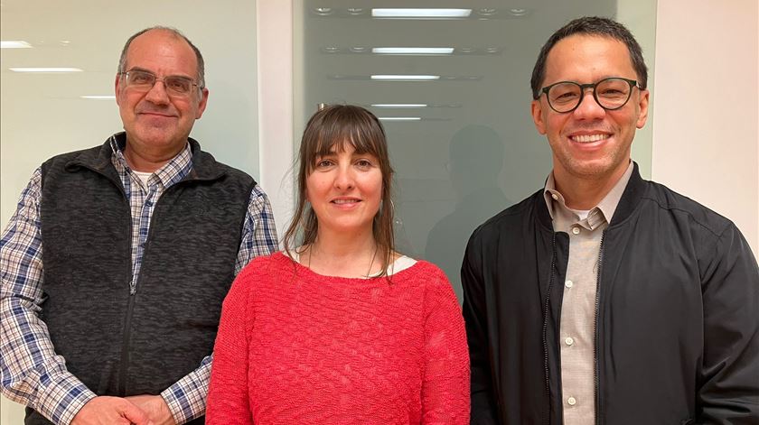 Rui Zink, Márcia e Itamar Vieira Júnior entre livros e belas artes