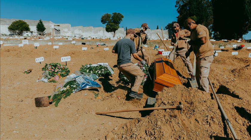 “Há cada vez mais nomes estrangeiros”. Imigrantes são quase um quarto dos funerais solitários em Lisboa