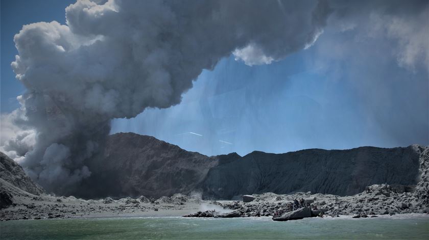 Voos cancelados após erupção vulcânica na Nova Zelândia