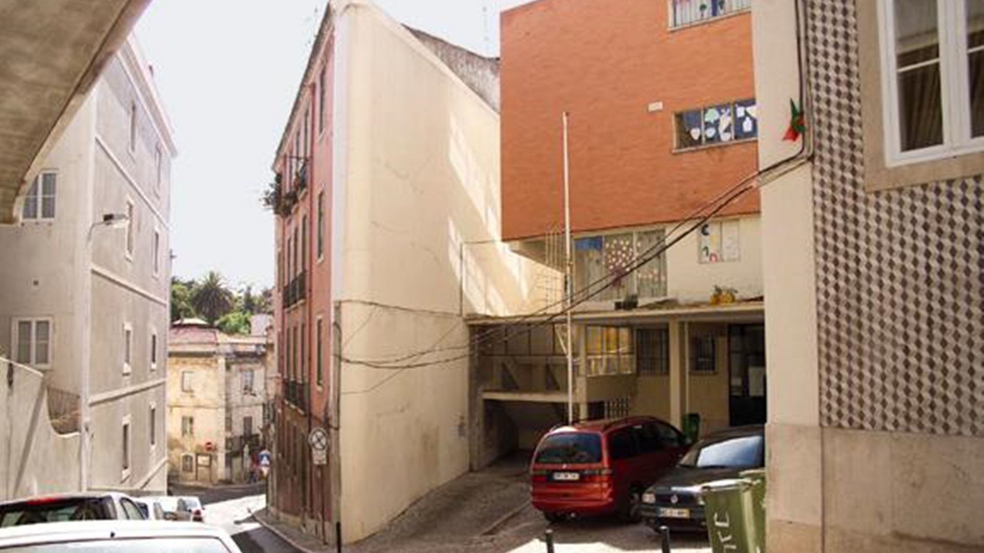 Carta Educativa de Lisboa aprovada. Escola Rainha Santa Isabel muda mesmo de agrupamento