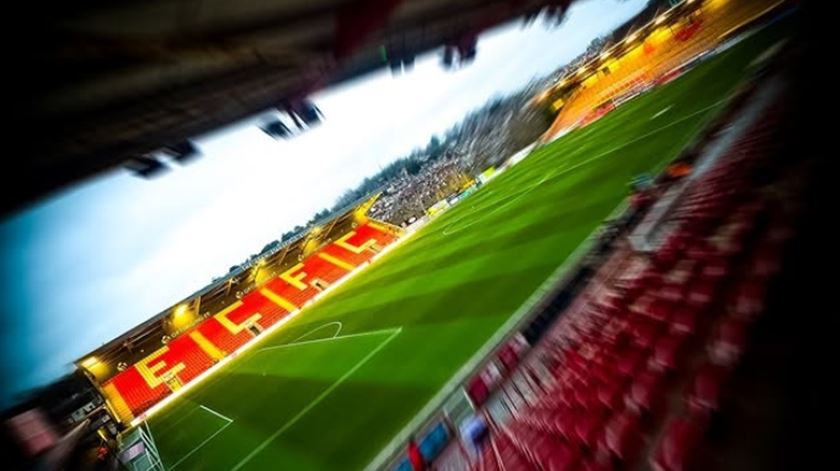 Adepto do Barcelona viaja até ao estádio errado para jogo com Newcastle