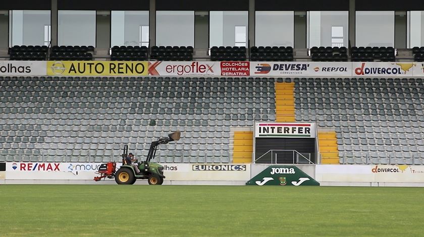 Como se adapta um estádio a uma pandemia? O que mudou em casa do Paços de Ferreira