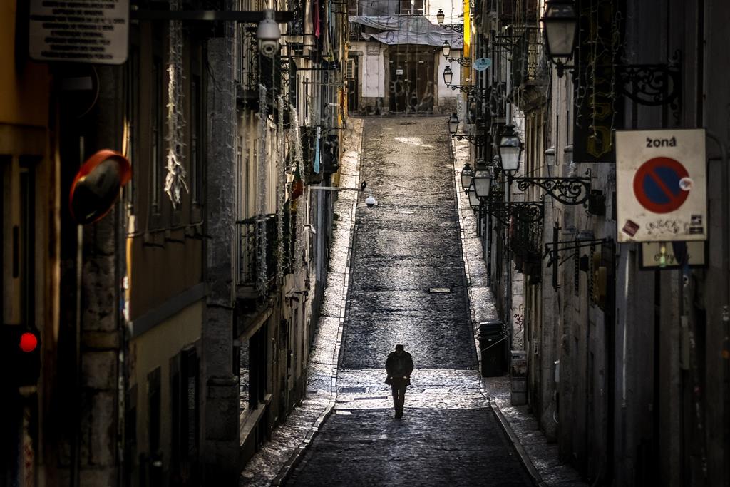 estado de emergência coronavírus covid-19 - bairro alto Lisboa - solidão - depressão Foto: Mário Cruz/Lusa
