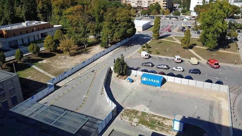 Estaleiro das obras da ala pediátrica do Hospital São João, no Porto. Foto: Twitter @hugotiago_