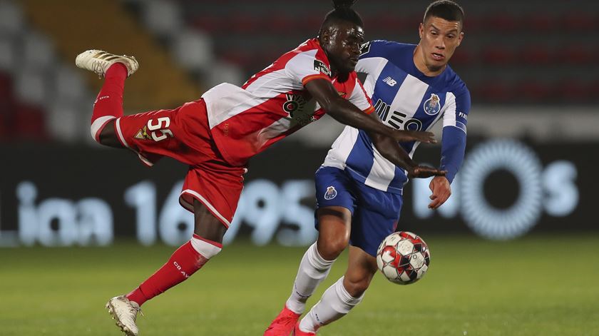 Estrela rescinde de forma unilateral com Aves