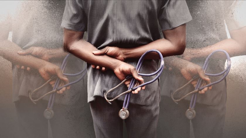 Queriam mostrar gratidão e ser médicos no SNS, mas AIMA vai afastá-los. “Acho que vou ficar ilegal”