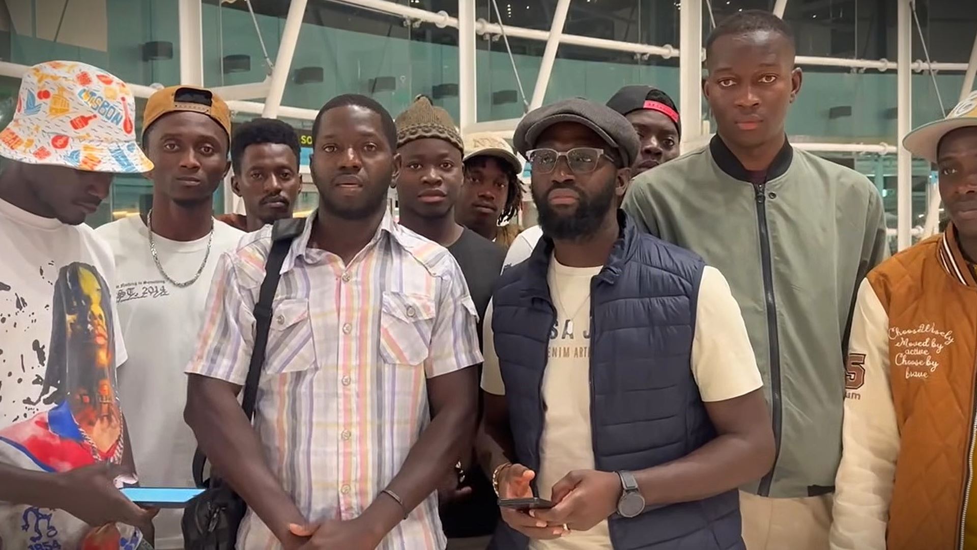 Estudantes guineenses retidos no aeroporto de Lisboa ameaçados de repatriamento até sexta-feira