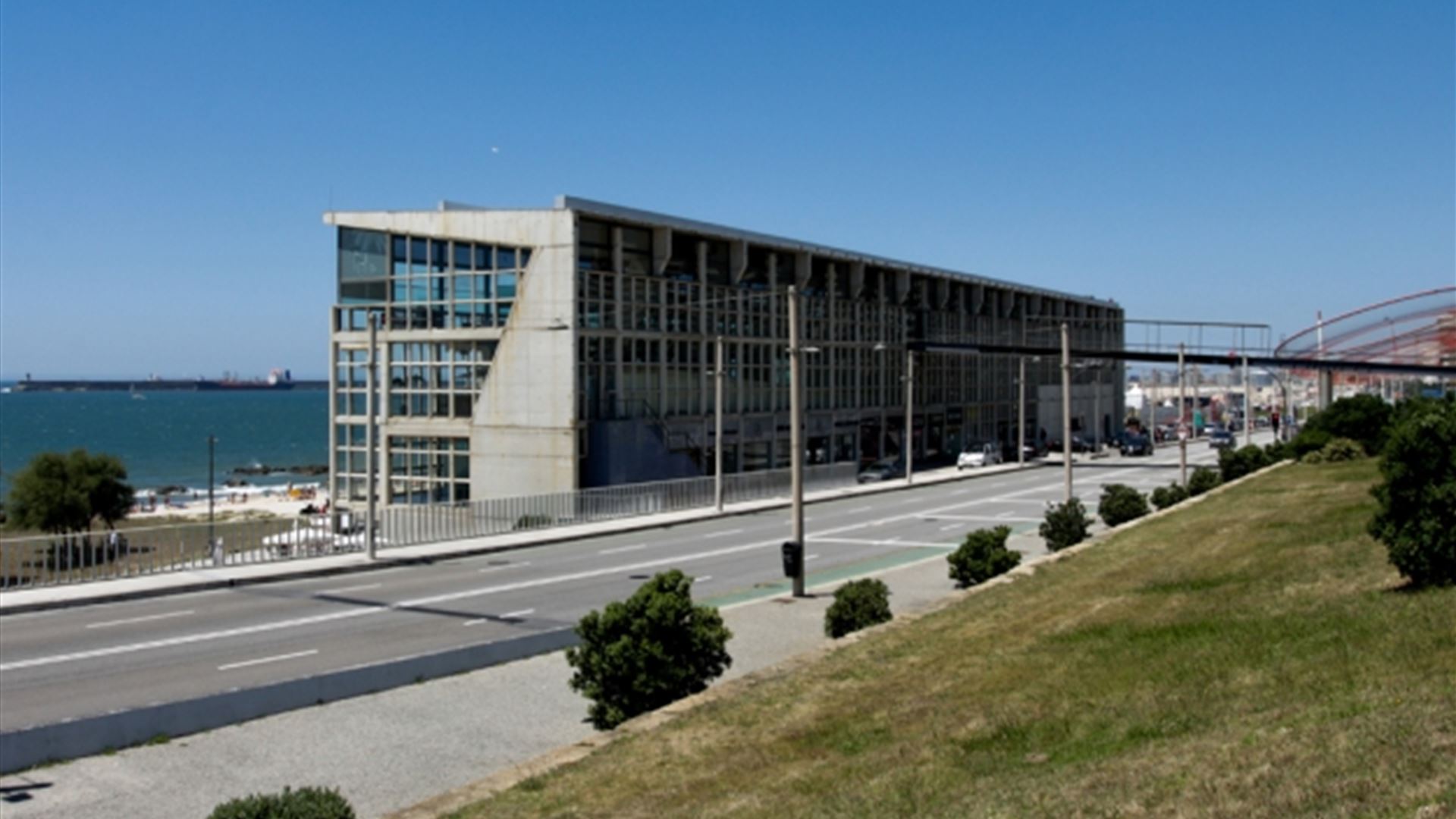 Câmara do Porto quer avançar com demolição parcial do Edifício Transparente em 2027