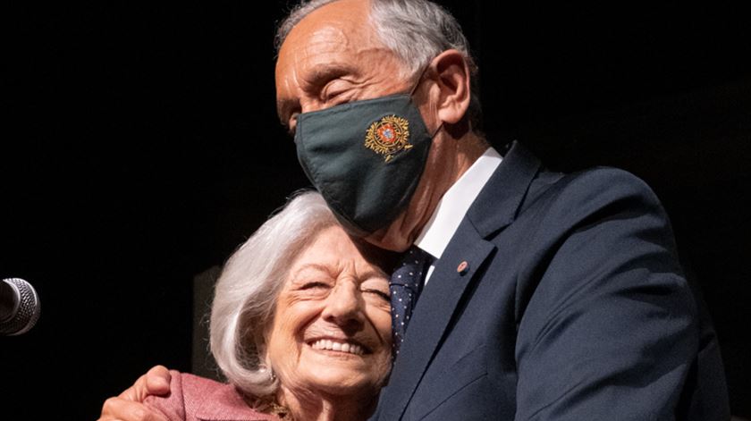 Eunice Muñoz. Marcelo presta "emocionada homenagem" e agradece "décadas inesquecíveis"