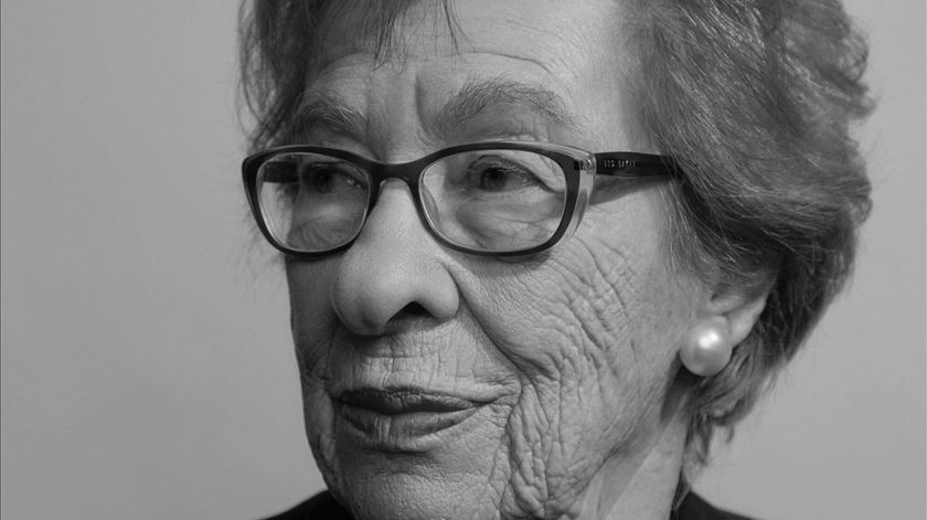 Morreu Eva Schloss, meia-irmã de Anne Frank que sobreviveu ao Holocausto