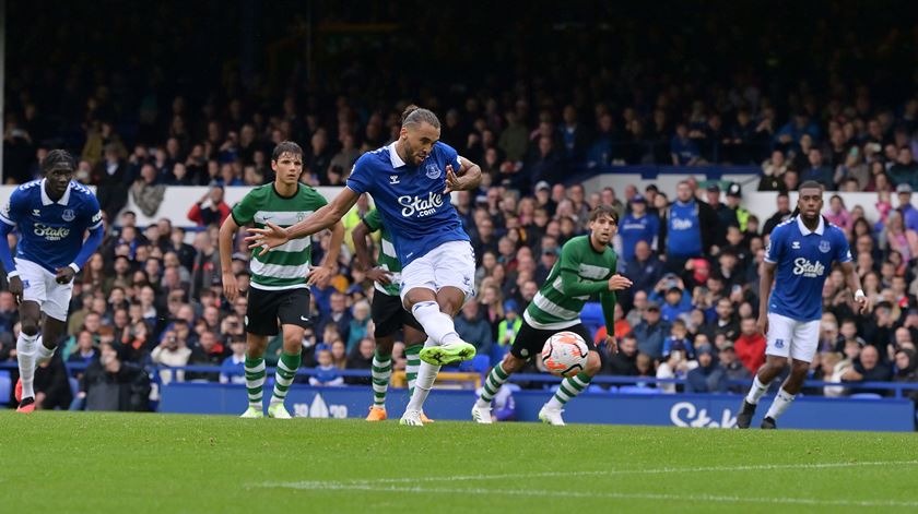 Everton perde mais dois pontos por quebrar regras financeiras
