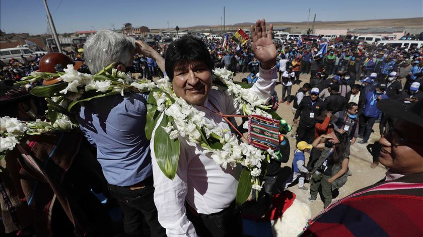 Apoiantes do ex-Presidente da Bolívia Evo Morales retêm 200 militares