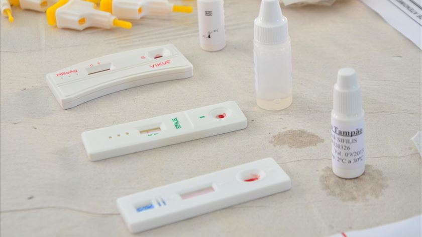 Hepatite C continua a ser detetada muito tarde em Portugal