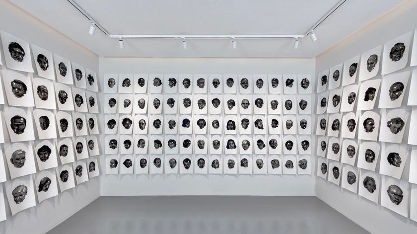 Exposição artística alerta para "drama humano" de quem morre ao abandono