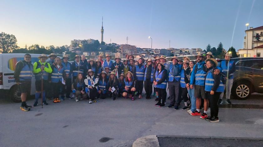 Grupo da Associação Fénix iniciou o percurso em Santo Ovídio, Vila Nova de Gaia, faltavam 10 minutos para as 6h00. Foto:DR