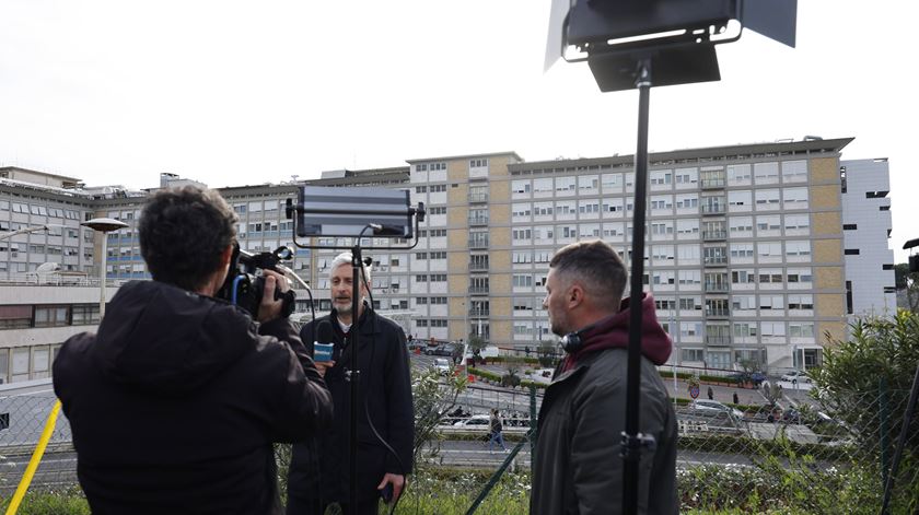Papa Francisco teve noite tranquila no hospital