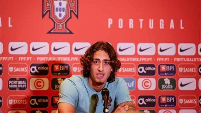 Fábio Silva não pensa em substituir Ronaldo na seleção. "Quero concretizar o sonho de jogar com ele"