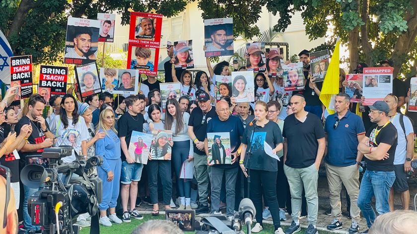 Mãe de Noa Marciano: “Fomos abandonados a 7 de outubro, fomos abandonados quando nos notificaram da coisa mais terrível que podíamos imaginar e não podemos permitir que nos abandonem uma terceira vez!”. Foto: Adar Eyal