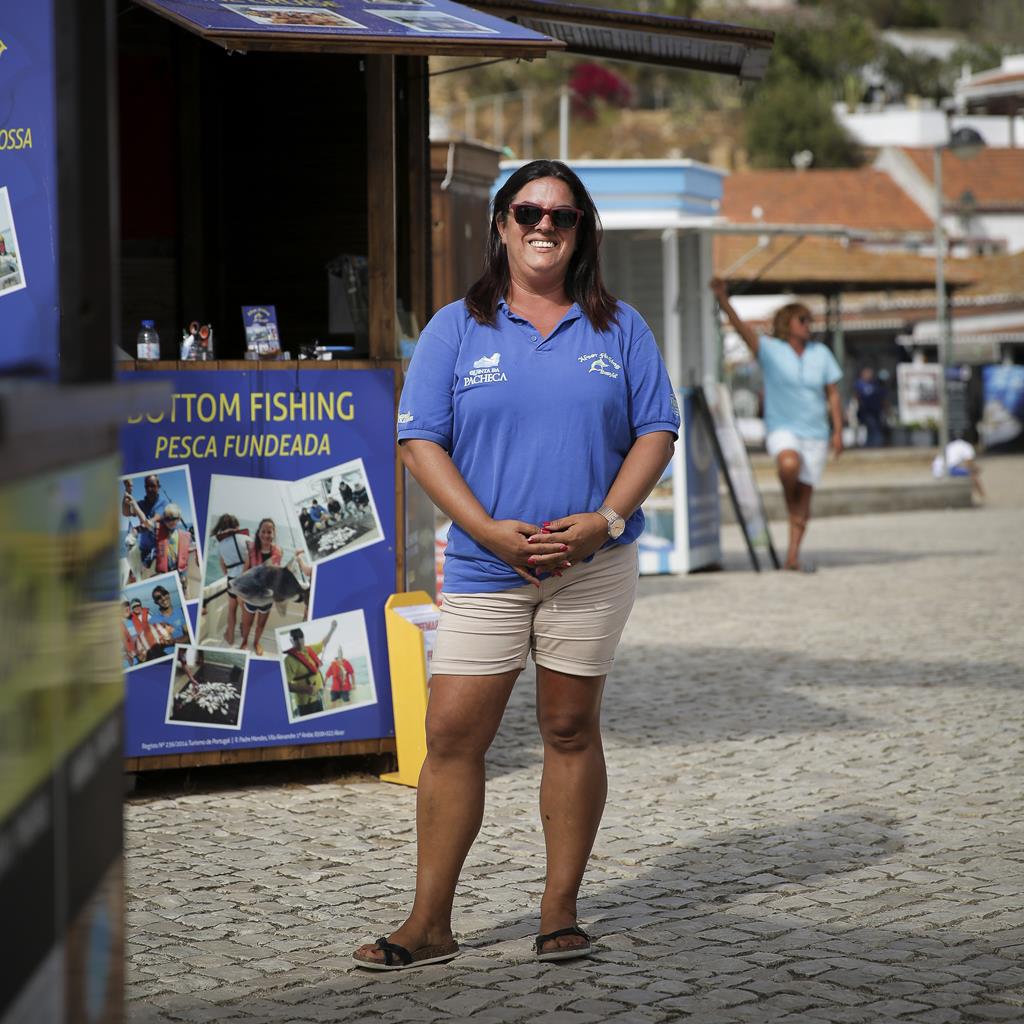 Reportagem 18 retratos , eleições legislativas 2019 , Andreia Costa , trabalhadora do turismo , distrito de Faro . Foto grande . Foto: Joana Bourgard/RR